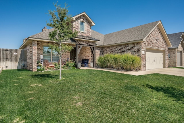 view of front of home featuring a front yard and a garage