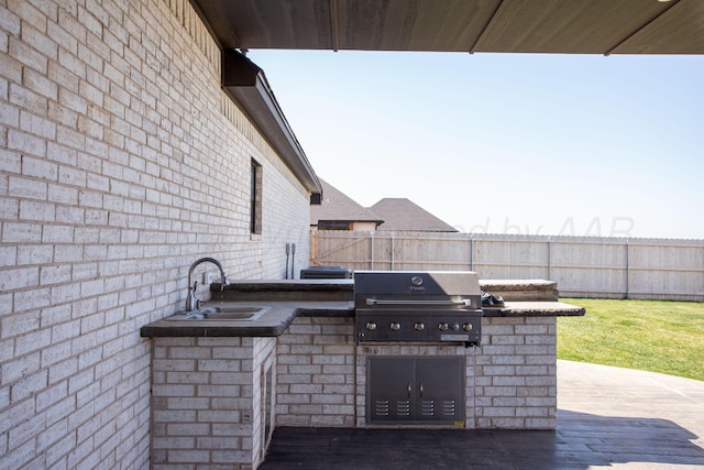 9800 Barton Springs Dr, Amarillo, TX 79119 - fenced backyard with a sink