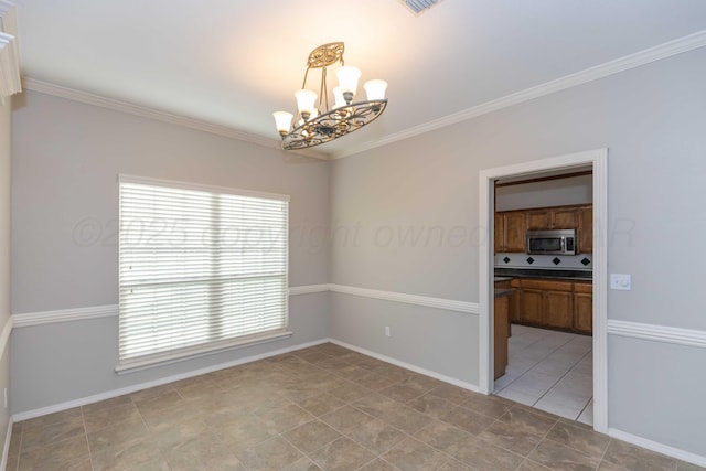 unfurnished room featuring crown molding, light tile patterned flooring, baseboards, and a chandelier