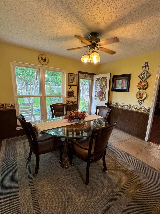 7204 SW 39th Ave, Amarillo, TX 79109 - dining space featuring wainscoting and a ceiling fan