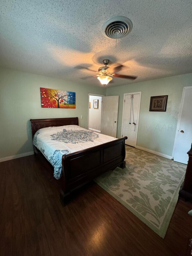 7204 SW 39th Ave, Amarillo, TX 79109 - bedroom featuring wood finished floors, a ceiling fan, and a textured ceiling