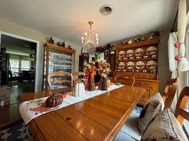 7204 SW 39th Ave, Amarillo, TX 79109 - dining space with a chandelier and a textured ceiling