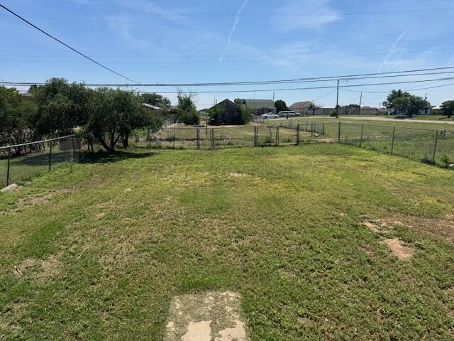 1602 N Hughes St, Amarillo, TX 79107 - view of yard