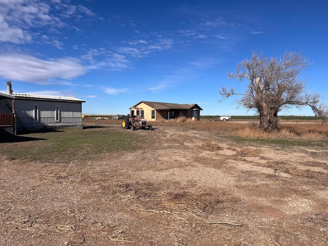 view of yard featuring a rural view