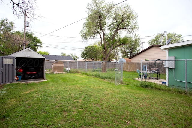 view of yard featuring a fenced backyard, an outdoor structure, and a storage shed