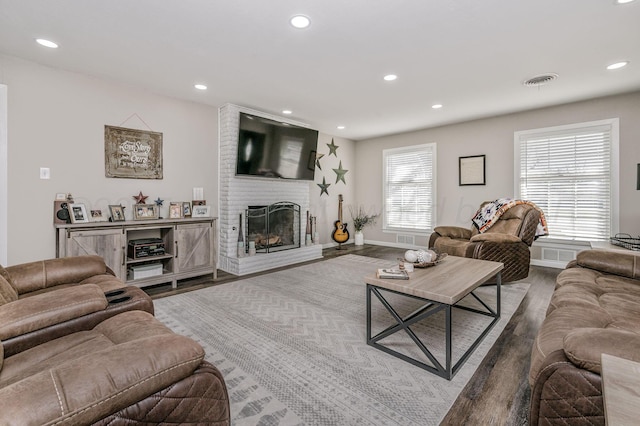 living area with recessed lighting, wood finished floors, and a fireplace