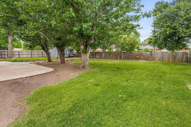 2421 Duncan St, Pampa, TX 79065 - view of yard featuring a patio