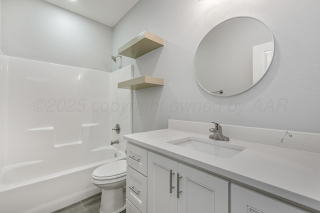 307 S Tennessee St, Amarillo, TX 79106 - full bathroom featuring shower / bath combination, vanity, toilet, and wood finished floors