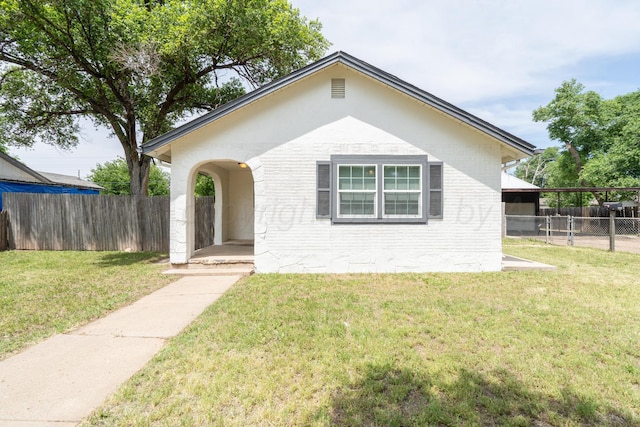 4106 S Jackson St, Amarillo, TX 79110 - bungalow-style home with a fenced backyard and brick siding