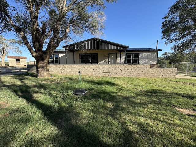 exterior space featuring a lawn