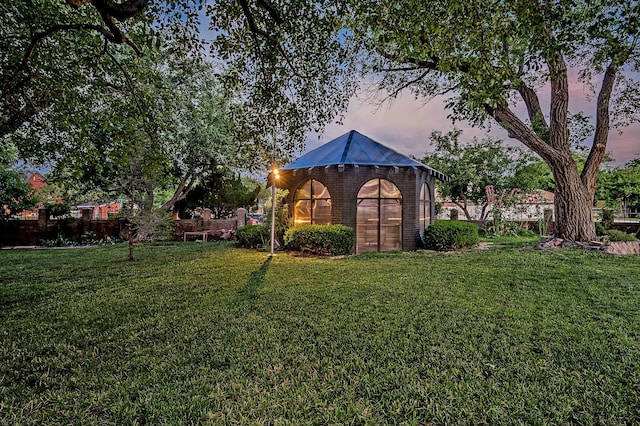 907 Broadmoor St, Amarillo, TX 79106 - view of yard