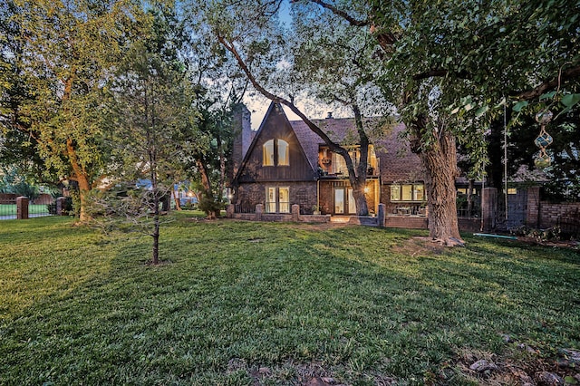 907 Broadmoor St, Amarillo, TX 79106 - view of front of property with a chimney