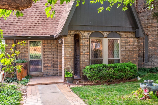 907 Broadmoor St, Amarillo, TX 79106 - entrance to property with roof with shingles and brick siding