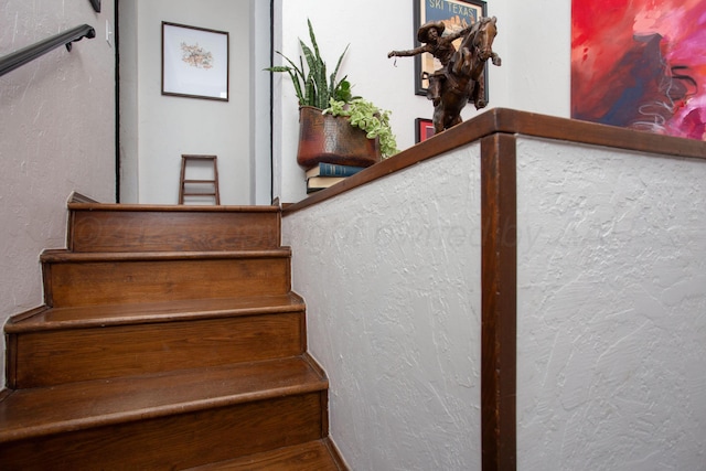 907 Broadmoor St, Amarillo, TX 79106 - stairs with a textured wall