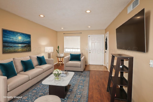 living area with baseboards, visible vents, recessed lighting, and wood finished floors