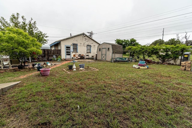 1010 E 3rd St, Clarendon, TX 79226 - view of yard featuring a storage unit and an outbuilding