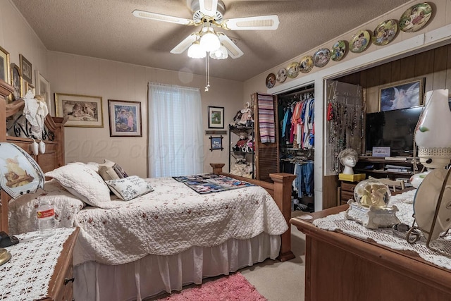 1010 E 3rd St, Clarendon, TX 79226 - bedroom featuring a textured ceiling, light colored carpet, and ceiling fan