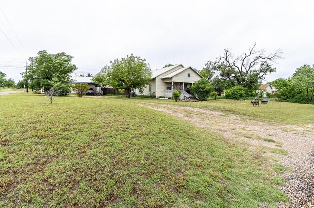 1010 E 3rd St, Clarendon, TX 79226 - view of grassy yard