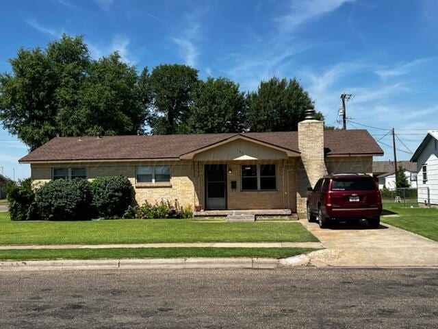 ranch-style home with a front yard