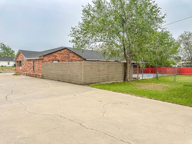 600 S Mcgee St, Borger, TX 79007 - view of patio with fence
