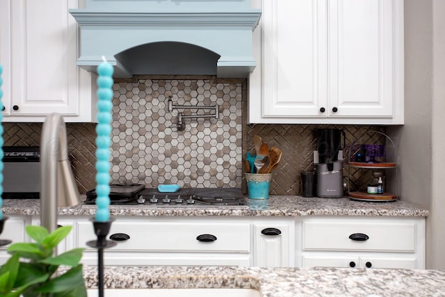9191 E Strawberry Fields Dr, Canyon, TX 79119 - kitchen featuring tasteful backsplash and white cabinetry