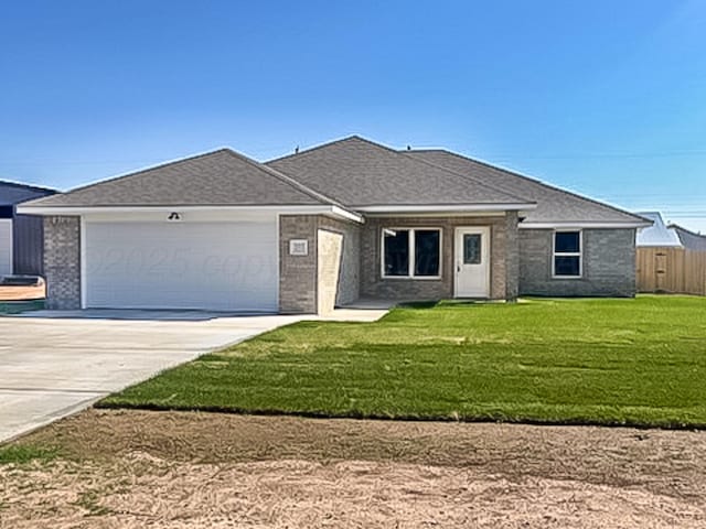 505 Pratt St, Claude, TX 79019 - view of front of home featuring a front yard, driveway, fence, and an attached garage