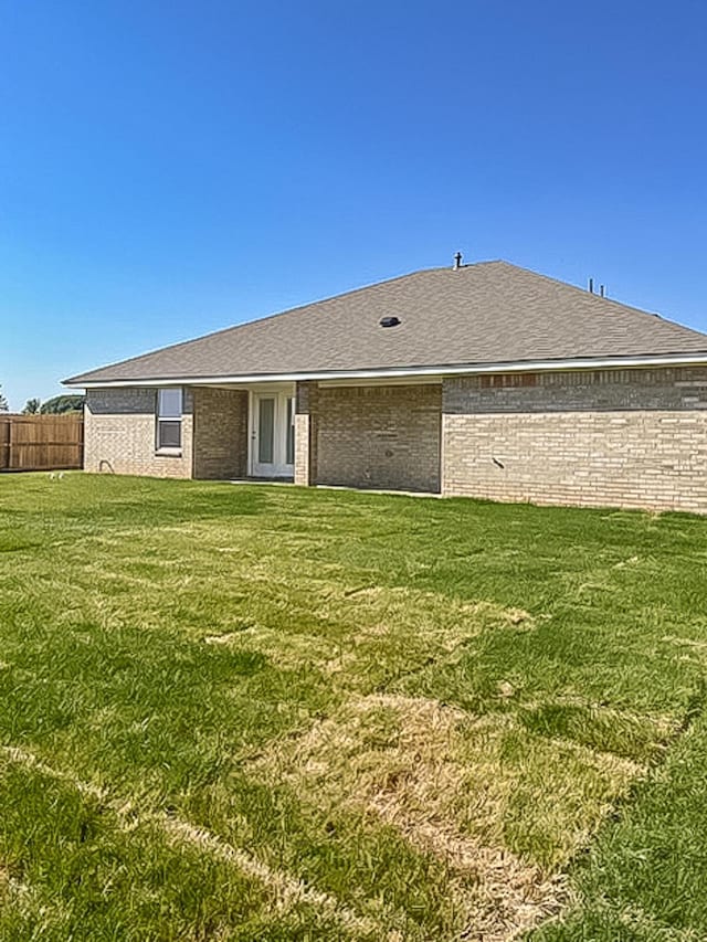 505 Pratt St, Claude, TX 79019 - rear view of property featuring fence and a yard