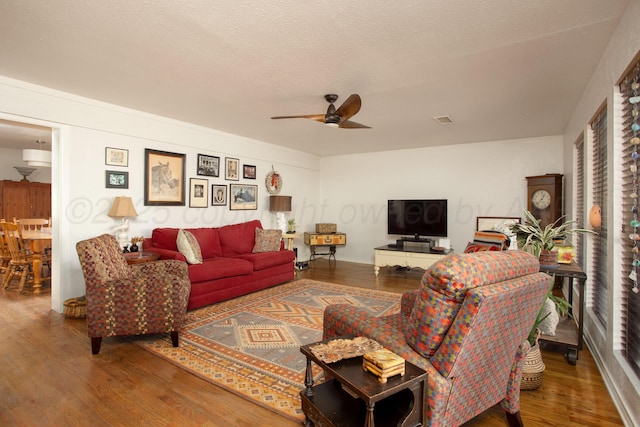 3412 Lenwood Dr, Amarillo, TX 79109 - living area with a ceiling fan, wood finished floors, and a textured ceiling
