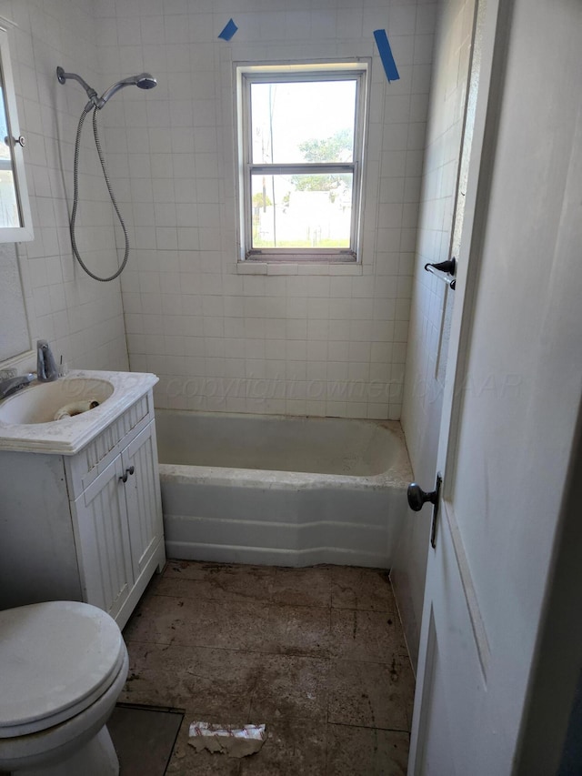 1002 N Spring St, Amarillo, TX 79107 - bathroom with vanity, toilet, and shower / bathtub combination