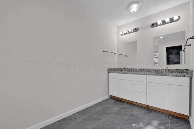 4204 Roxton Dr, Amarillo, TX 79109 - full bathroom with double vanity and baseboards