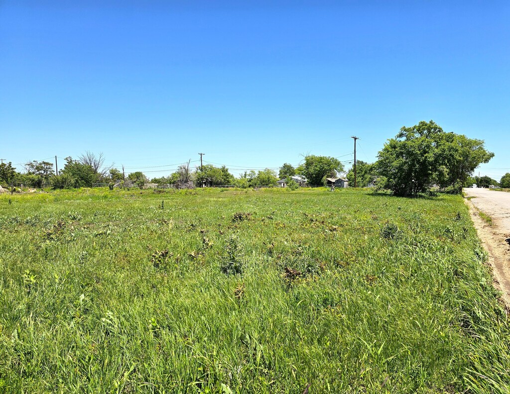 849 S Gray St, Pampa, TX 79065 - photo 1