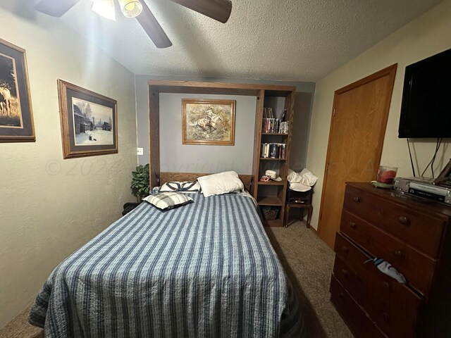 bedroom with carpet, a textured ceiling, and ceiling fan