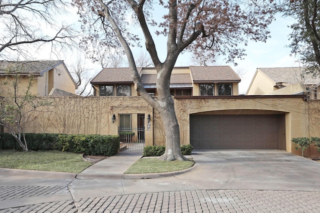 view of front facade with a garage