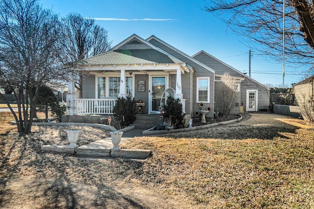 view of front facade with a front lawn