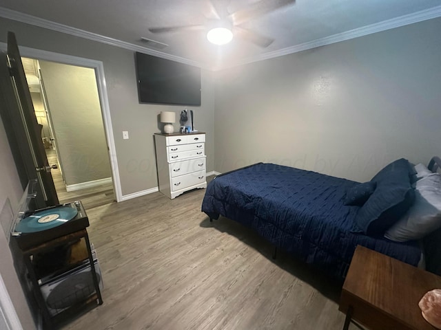 313 Mustang St, Fritch, TX 79036 - bedroom with wood finished floors, crown molding, and a ceiling fan