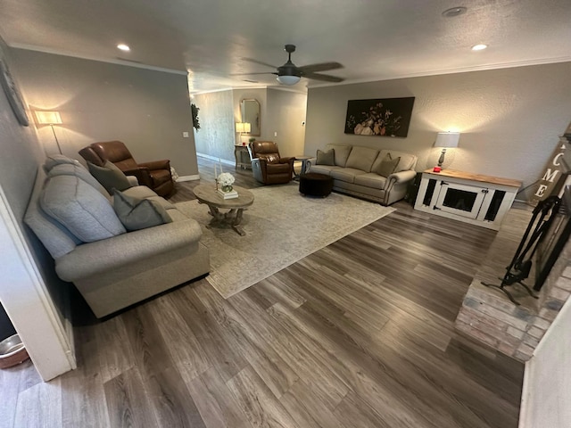313 Mustang St, Fritch, TX 79036 - living area featuring a ceiling fan, crown molding, wood finished floors, and recessed lighting