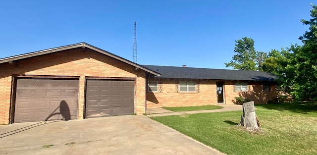 613 S Pearl St, Stratford, TX 79084 - ranch-style home featuring brick siding, a garage, driveway, and a front lawn