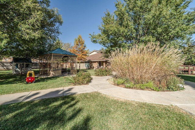 3000 Fleetwood Dr, Amarillo, TX 79109 - surrounding community featuring a lawn and a gazebo