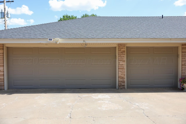 210 Ranger St, Hereford, TX 79045 - garage featuring driveway