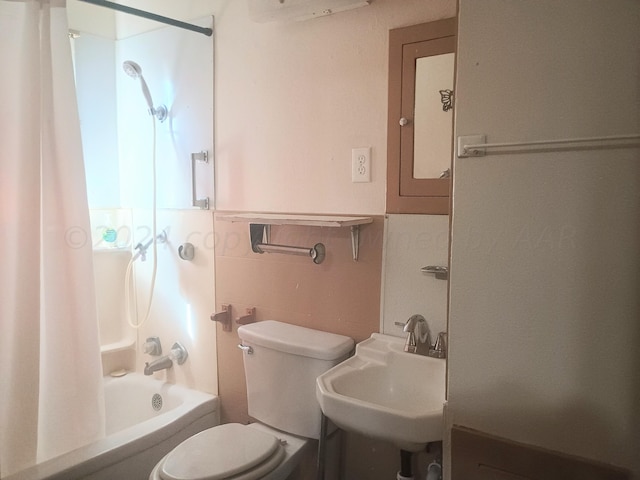 905 Harrington St, Borger, TX 79007 - bathroom featuring a sink, toilet, and  shower combination
