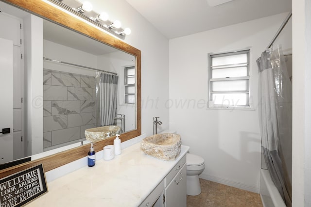 full bathroom featuring shower / tub combo with curtain, vanity, and toilet