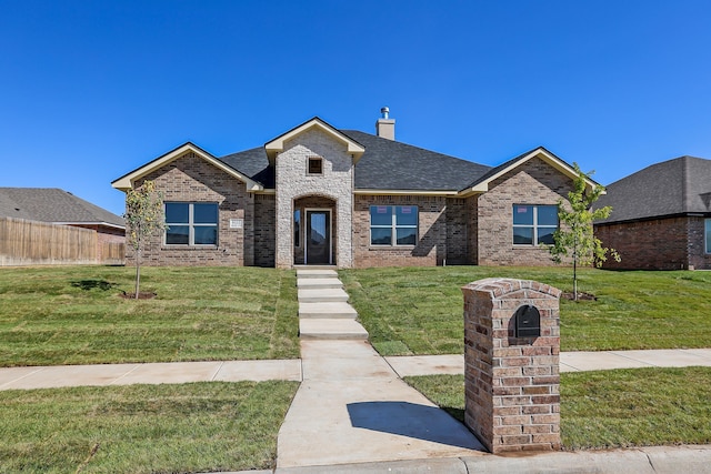 view of front of property featuring a front yard