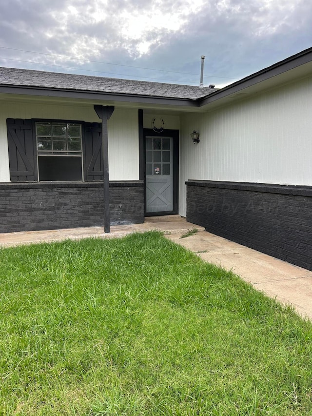 2914 Detroit St, Amarillo, TX 79103 - entrance to property with a yard and brick siding