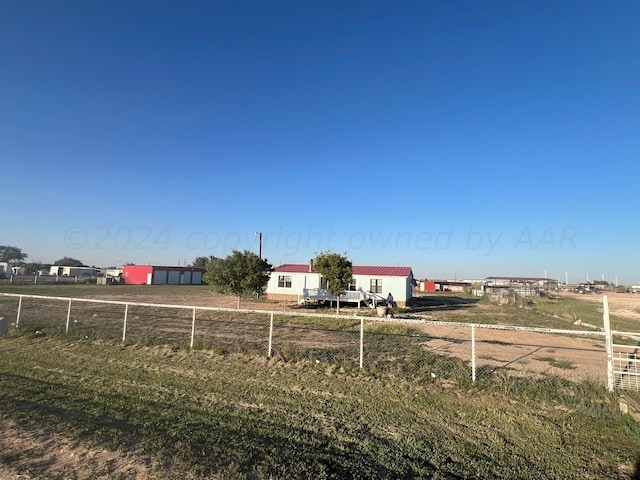 view of yard featuring a rural view