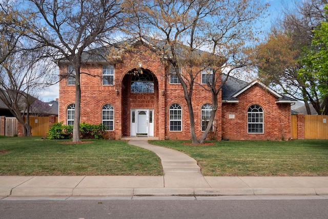 view of front of property featuring a front yard