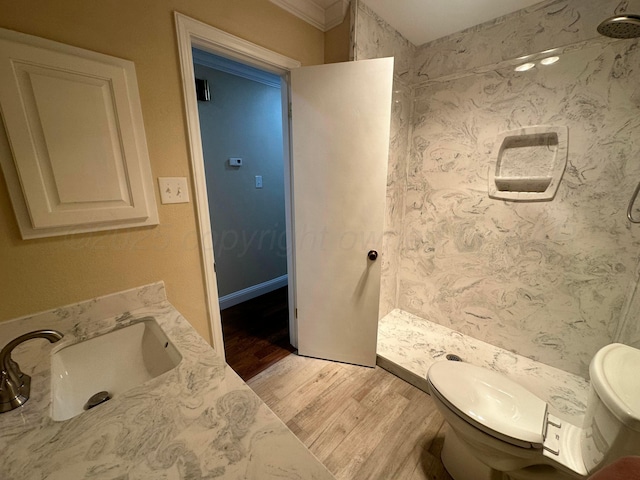 107 Galahad St, Borger, TX 79007 - full bath featuring wood finished floors, walk in shower, toilet, vanity, and ornamental molding