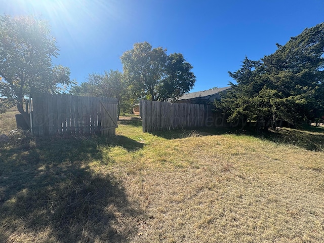 801 Skyline Dr, Borger, TX 79007 - view of yard