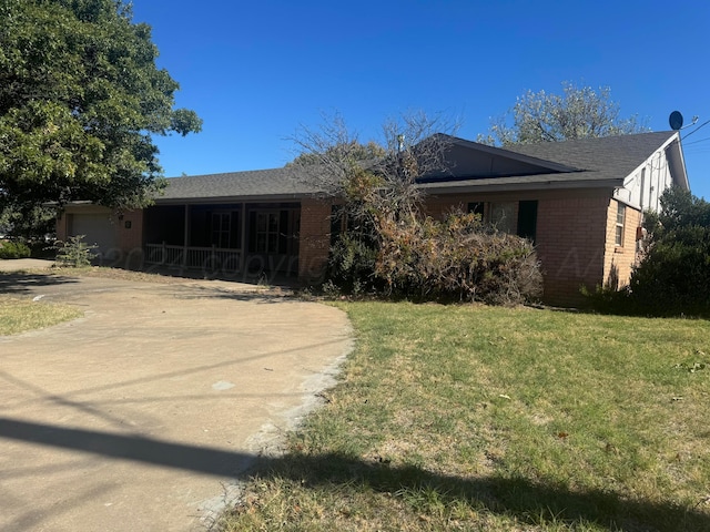 801 Skyline Dr, Borger, TX 79007 - ranch-style house with brick siding, a front lawn, a garage, and a porch