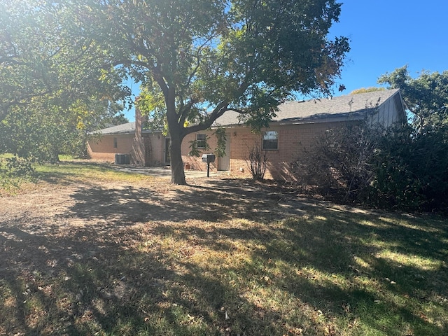 801 Skyline Dr, Borger, TX 79007 - view of grassy yard