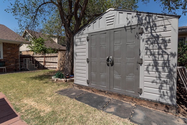 view of outdoor structure with a yard